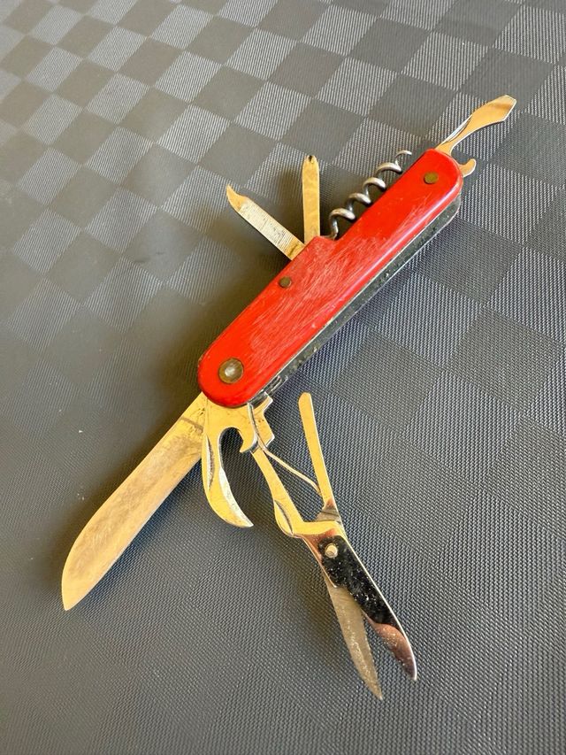 Coltellino multiuso tascabile rosso