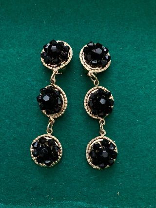 Pendientes vintage negros y dorados