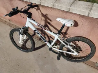 Bicicleta infantil blanca