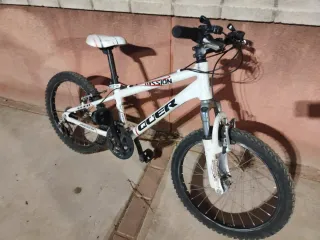 Bicicleta infantil blanca