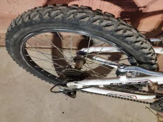 Bicicleta infantil blanca
