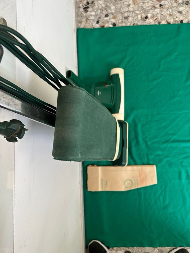 Vorwerk Folletto VK 120 + battitappeto