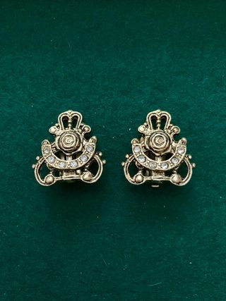 Pendientes vintage dorados con pedrería