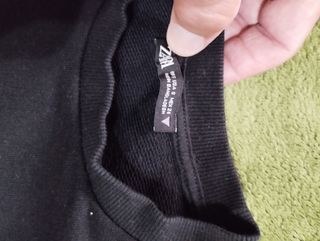 Felpe nera e grigia modello corto.