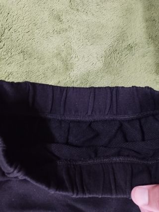 Felpe nera e grigia modello corto.