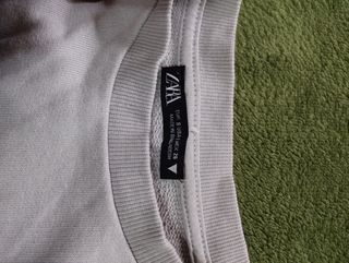 Felpe nera e grigia modello corto.