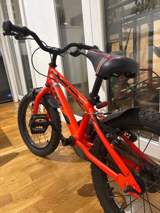 Bicicleta infantil roja