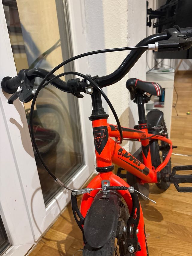 Bicicleta infantil roja