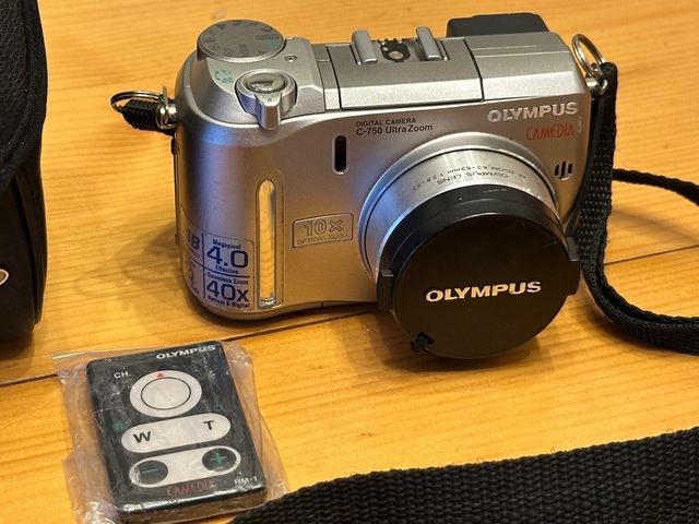 Fotocamera digitale Olympus C-750 Ultra Zoom (lettura)