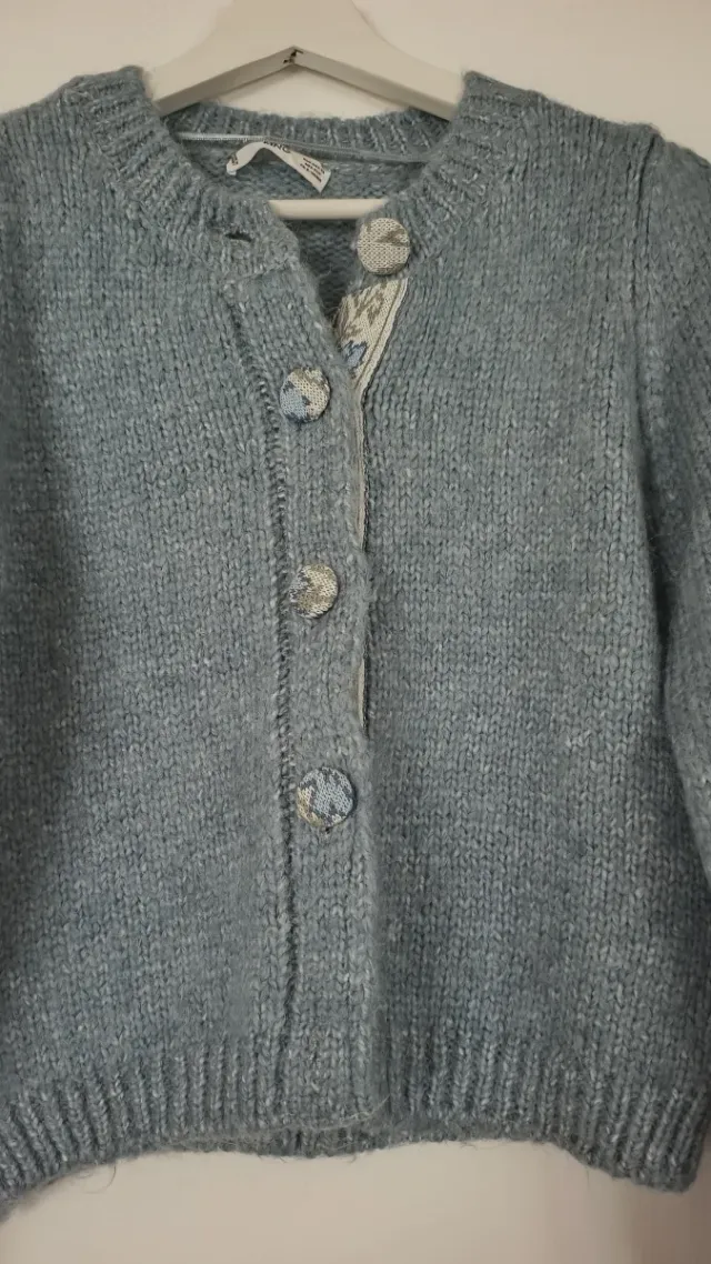 Cárdigan azul tejido, usado una vez