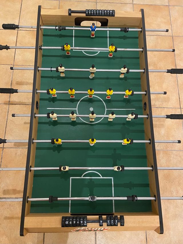 Futbolín de madera
