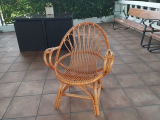 Silla de mimbre estilo abanico