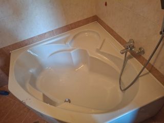 Vasca angolare jacuzzi beige/bianca