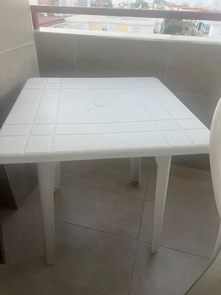 Tavolo da terrazza/giardino e 4 sedie