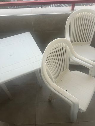 Tavolo da terrazza/giardino e 4 sedie