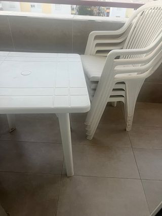 Tavolo da terrazza/giardino e 4 sedie