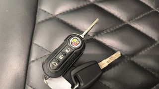 Abarth 500C Cabrio 1.4 16v T-Jet 595C Competizione 132 kW (180 CV)