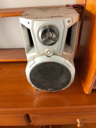 Altavoz LG Plata y Negro