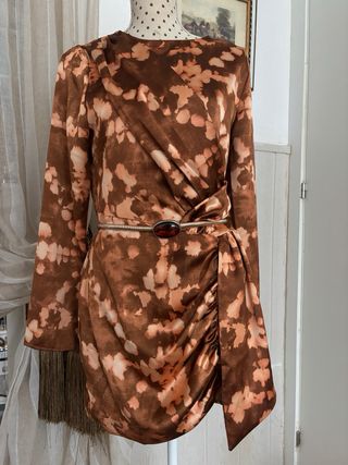 Vestido corto estampado marrón y beige