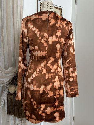 Vestido corto estampado marrón y beige