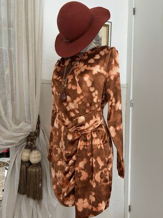 Vestido corto estampado marrón y beige