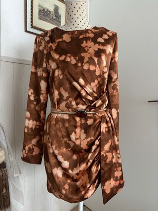 Vestido corto estampado marrón y beige