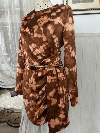 Vestido corto estampado marrón y beige