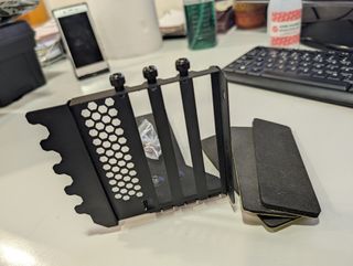 TEUCER L-Z3 Soporte Vertical GPU
