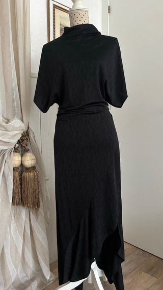 Vestido largo asimétrico negro