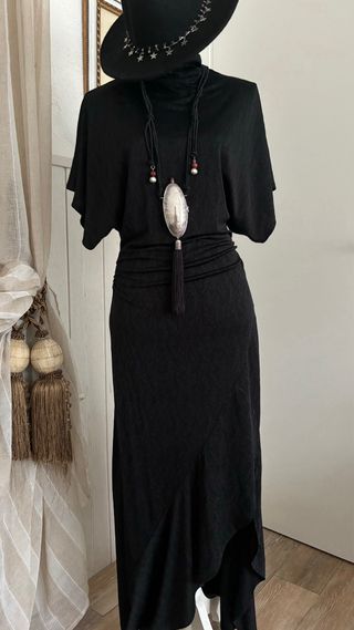 Vestido largo asimétrico negro