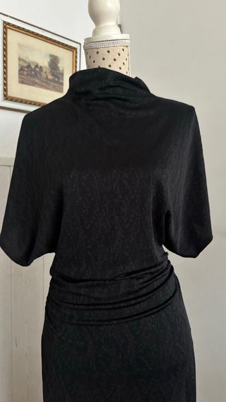 Vestido largo asimétrico negro