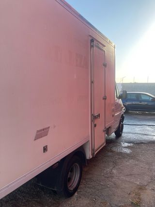 Camion isotermo , perfecto para camperizar, a