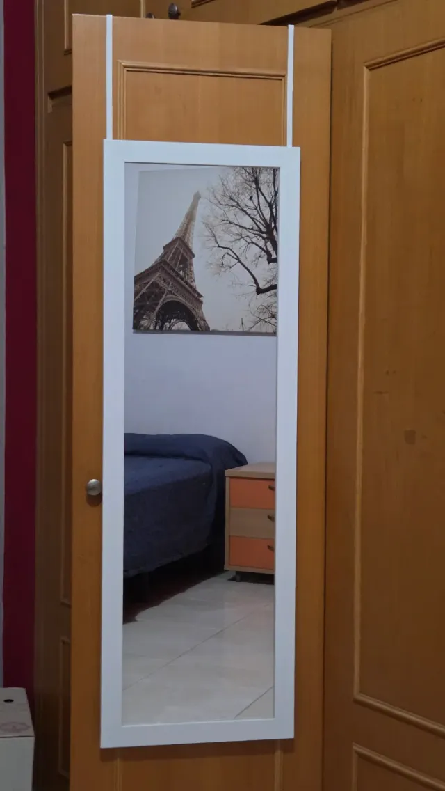 Espejo de cuerpo entero con marco blanco