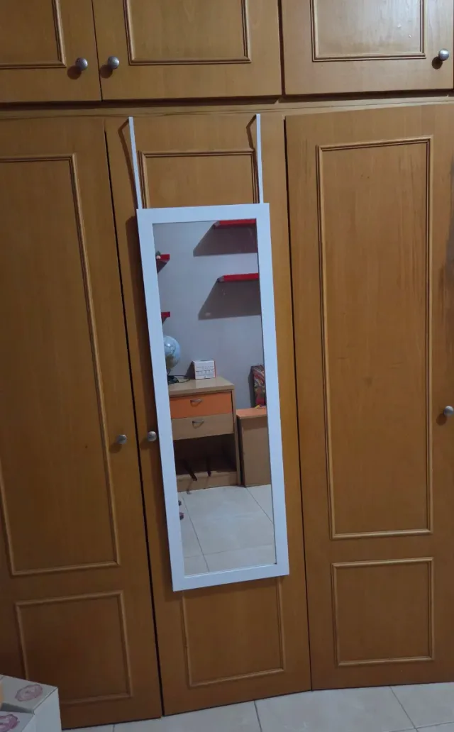 Espejo de cuerpo entero con marco blanco