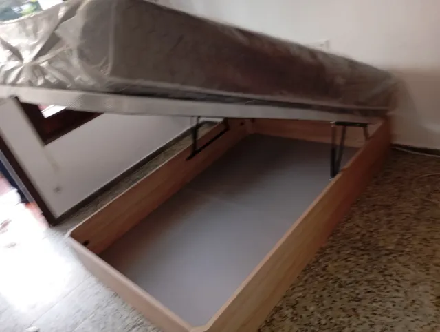 Canapés colchones sofás armarios mesas