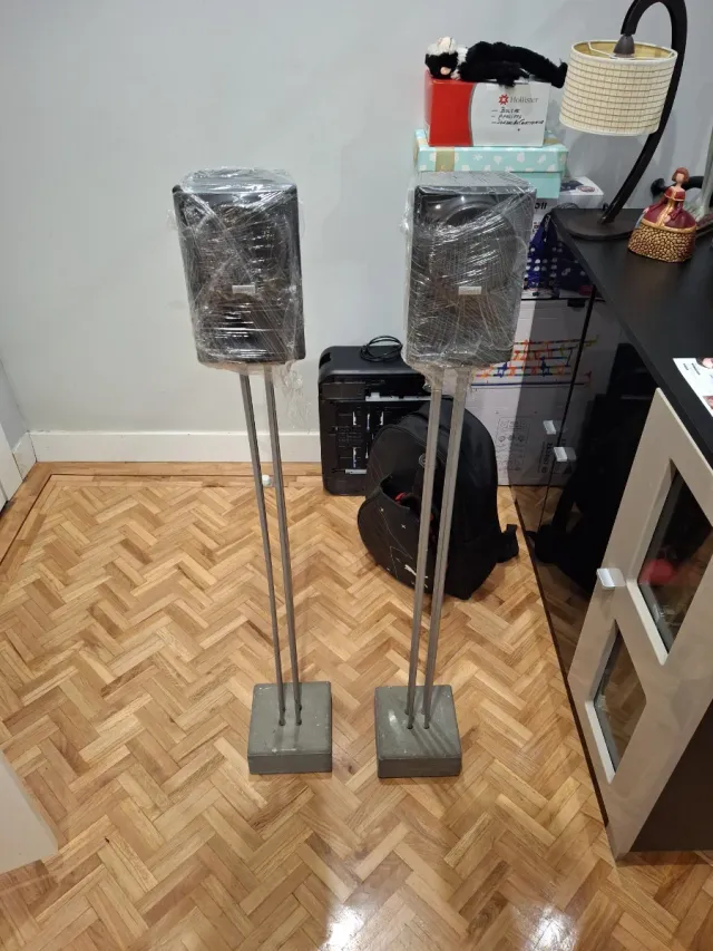 Altavoces Kenwood 2 con soportes y 2 sin soporte