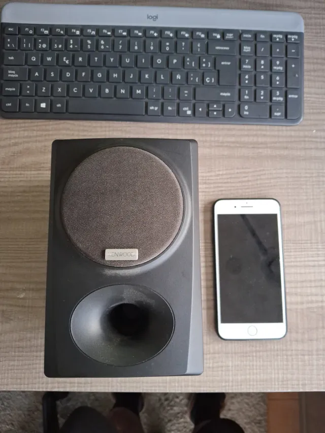 Altavoces Kenwood 2 con soportes y 2 sin soporte