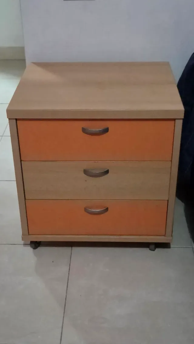 Mesita de noche 3 cajones