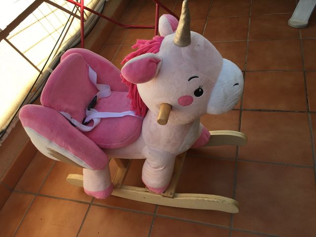 Labebe. caballito unicornio balancin.