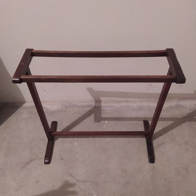 Toallero de madera antiguo