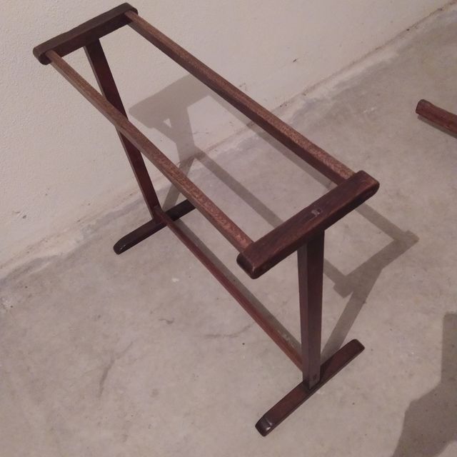 Toallero de madera antiguo