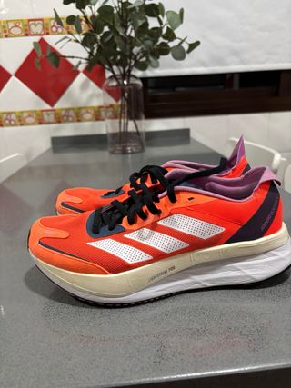 Zapatillas running. tiene 50 kilómetros como nueva