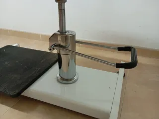 Sillón Pedicura con Reposapiés y Taburete