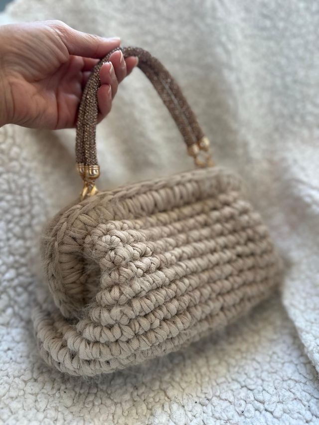 Pochette beige con manico strass