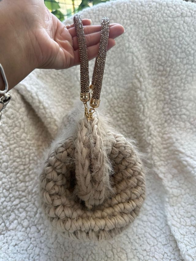 Pochette beige con manico strass