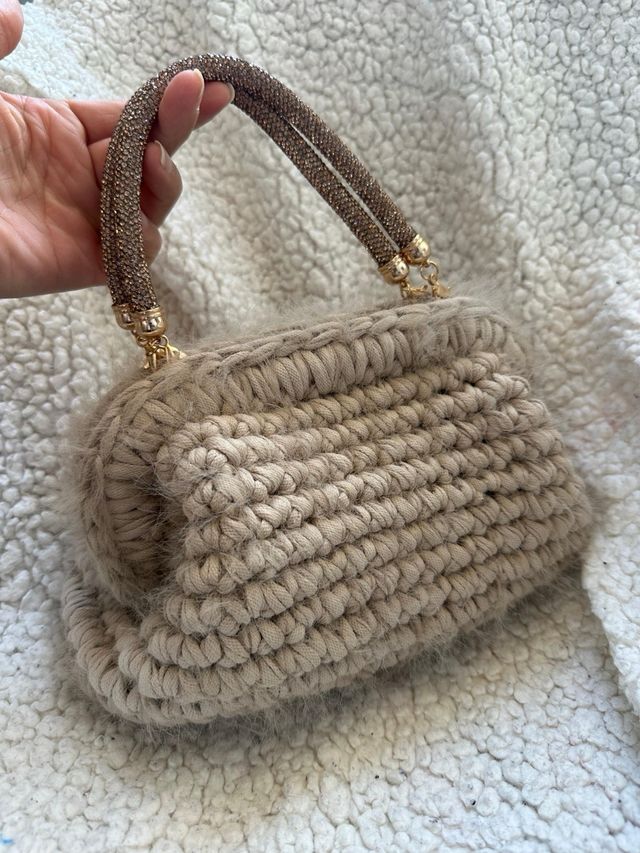 Pochette beige con manico strass