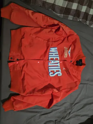 Chaqueta Bomber Jordan Wheaties talla m pero es L 