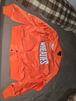 Chaqueta Bomber Jordan Wheaties talla m pero es L 
