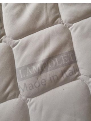 Letto matrimoniale con materasso e comodini