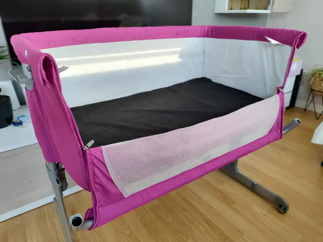 Cuna colecho Chicco Next2me color morado